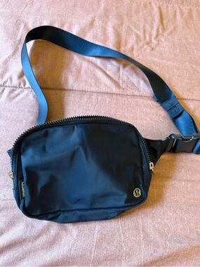 lululemon athletica navy blue Waist/Crossbody Belt Bag